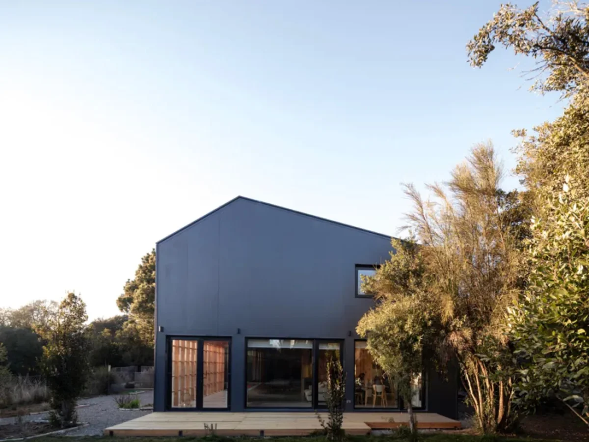 La vida en el bosque: la innovadora casa de diseño construida en Bariloche