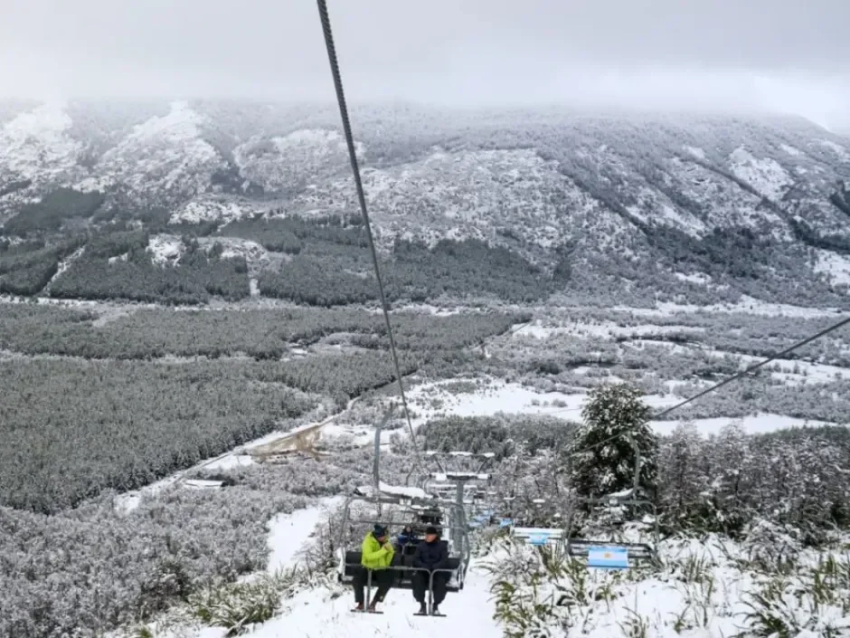 Lago Hermoso inicia la temporada invernal con actividades de freestyle y snow camps