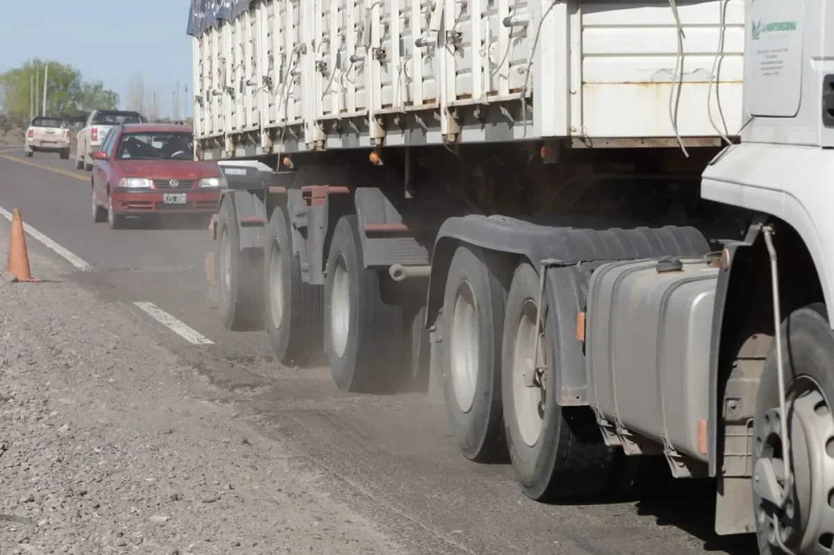 Las arenas de Vaca Muerta generan debate sobre el futuro de las rutas con peaje en Neuquén