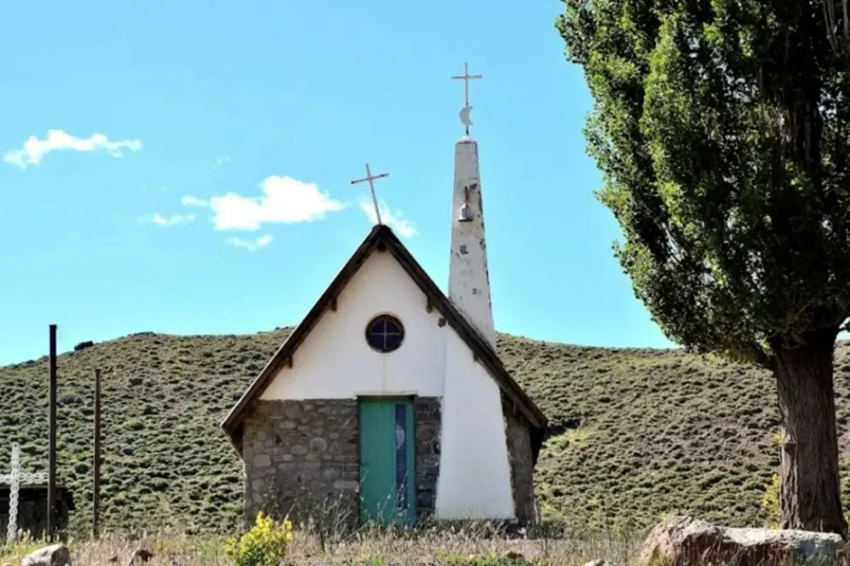 Las capillas olvidadas del Camino de la Fe: un recorrido por la espiritualidad del norte neuquino