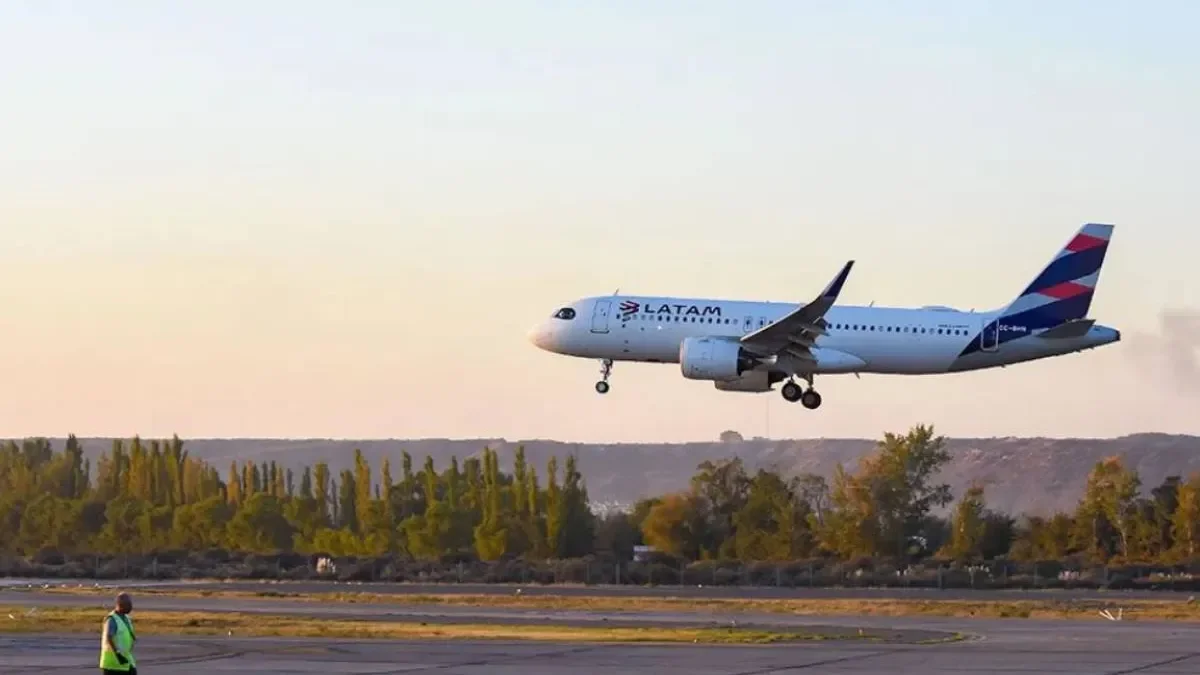 LATAM cesa vuelos en la ruta Neuquén-Chile tras cuatro meses de operaciones
