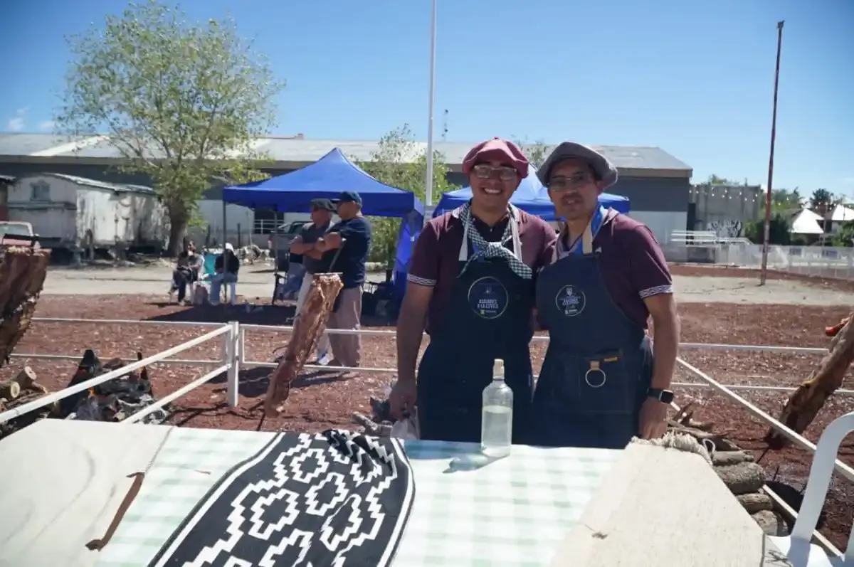 Leo y Jonathan, los asadores de Zapala que brillan a nivel nacional