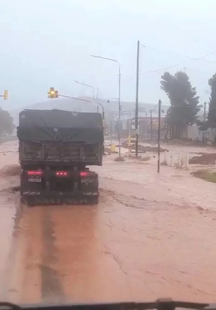 Lluvias en Añelo generan anegamientos y dificultan acceso a Vaca Muerta