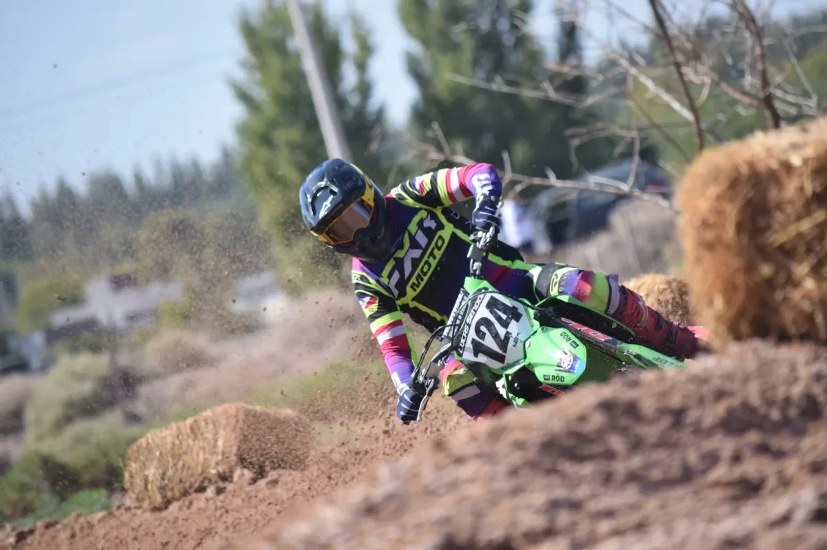 Lucas Sendon se impone en su regreso al motocross en la primera fecha en Neuquén