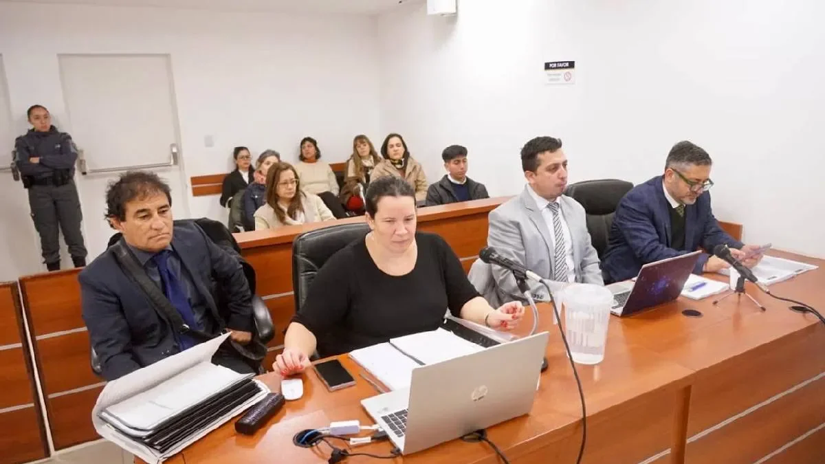 Madre enfrentará juicio por agresión a docentes en el IFD 12 de Neuquén