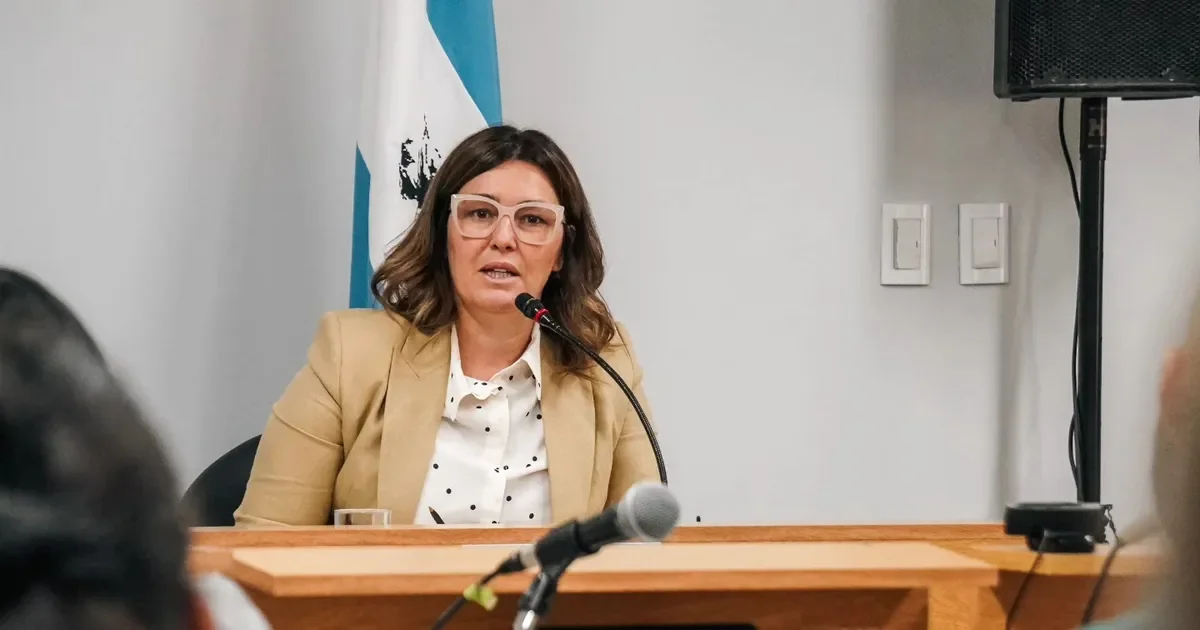 Malena Resa asume la intendencia de Plottier en medio de una crisis de poder