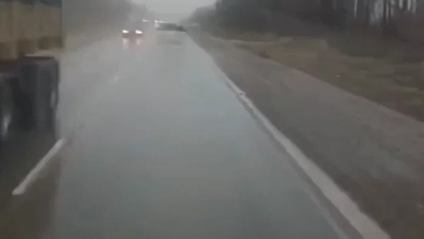 Maniobra riesgosa en Ruta 7 pone en peligro a conductores y camiones