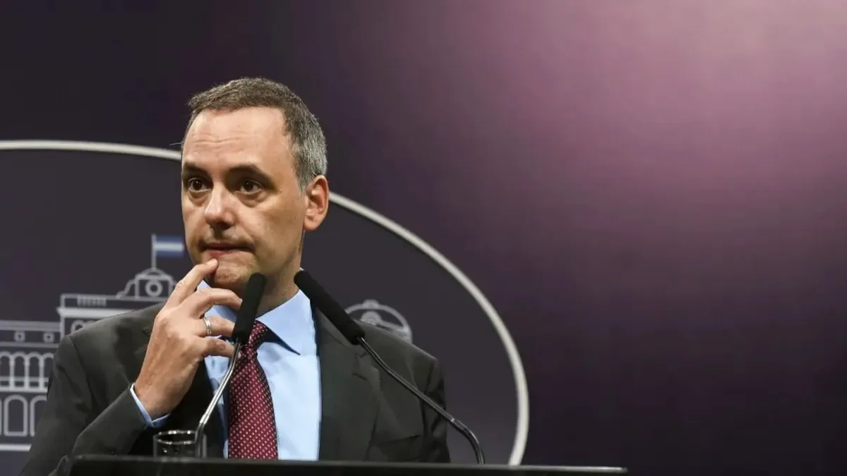 Manuel Adorni bajo la lupa por gastos excesivos con tarjetas de crédito