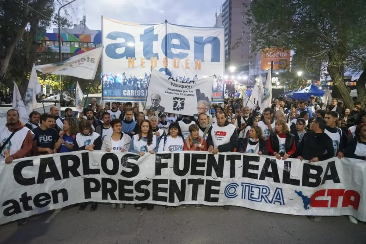 Marcha en Neuquén recuerda a Carlos Fuentealba: homenaje en bicicleteada comunitaria