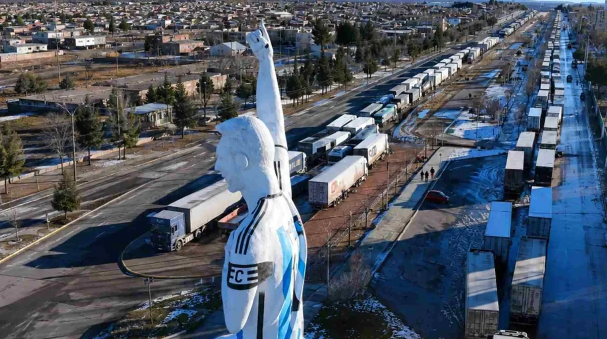 Más de 1.400 camioneros varados en Neuquén enfrentan demoras para cruzar a Chile
