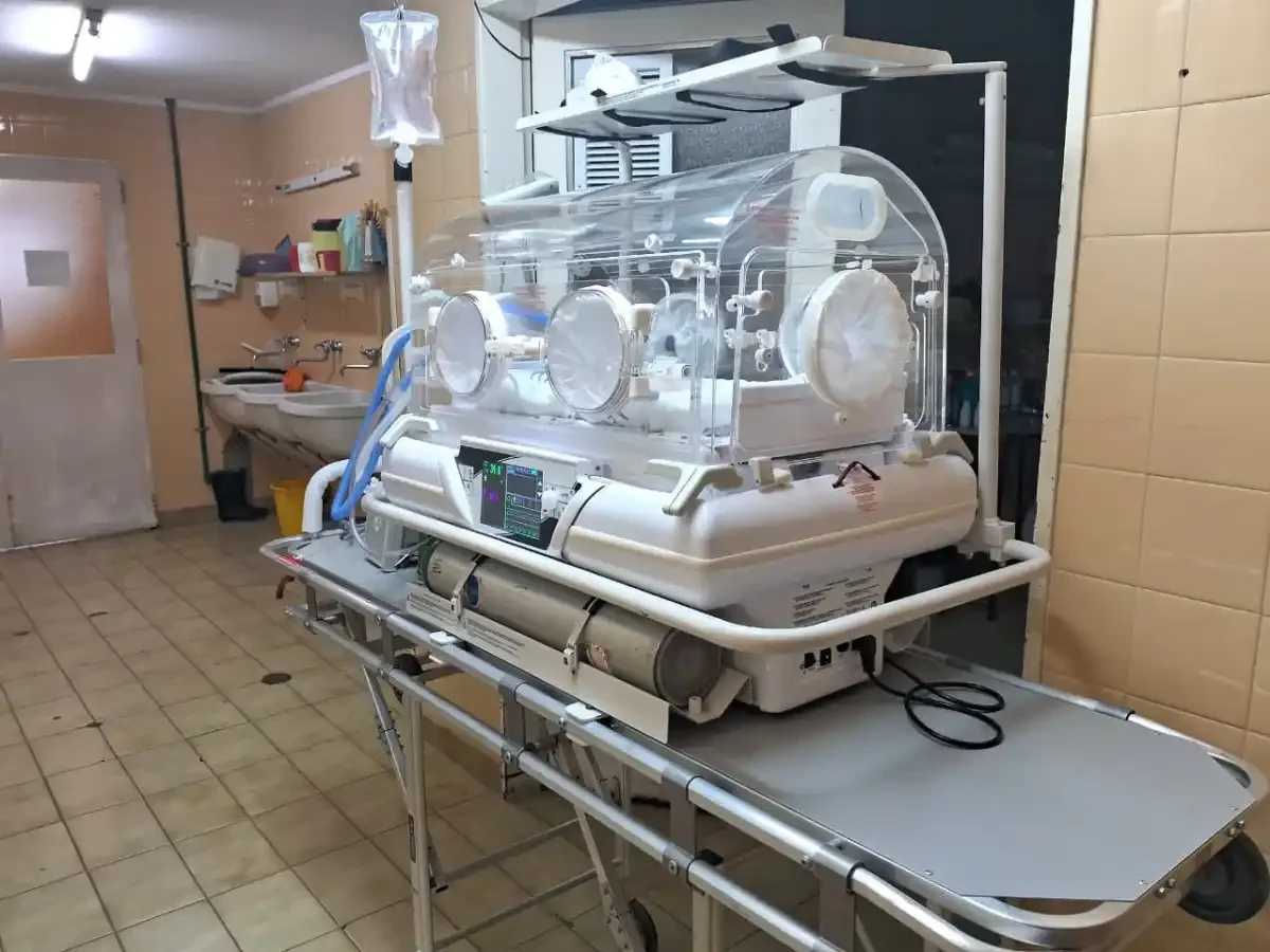 Mejoras en la atención neonatal: Bariloche cuenta con nueva incubadora para emergencias