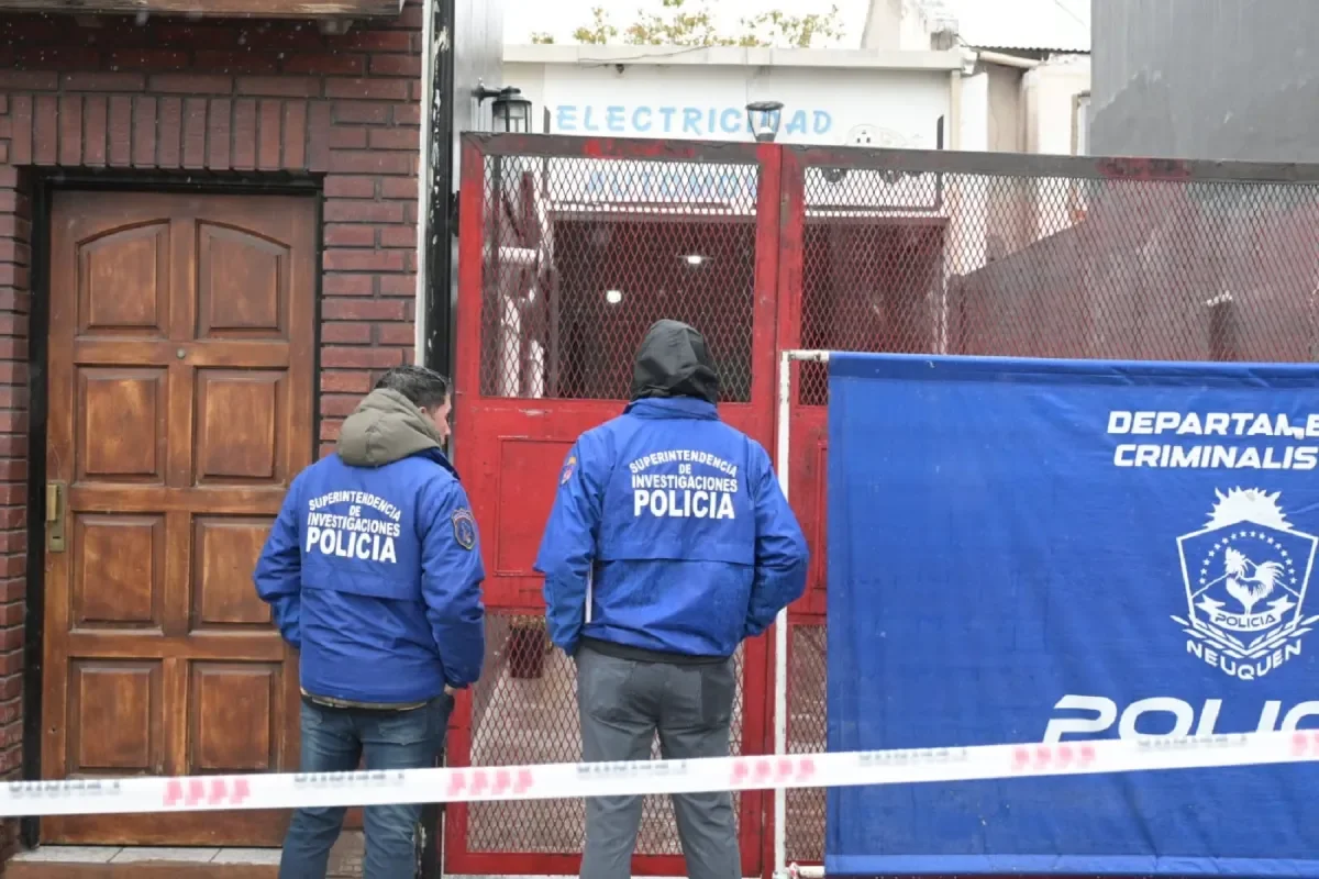 Misterioso hallazgo: hombre encontrado sin vida en un garaje de Neuquén