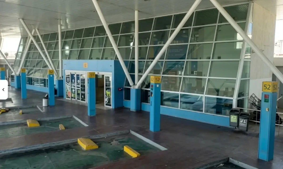 Mujer pierde la vida en la Terminal de Neuquén tras descompensación en colectivo