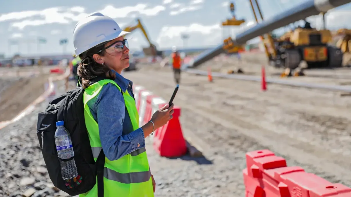 Mujeres de Vaca Muerta: 346 trabajadoras impulsan obras del oleoducto VMOS