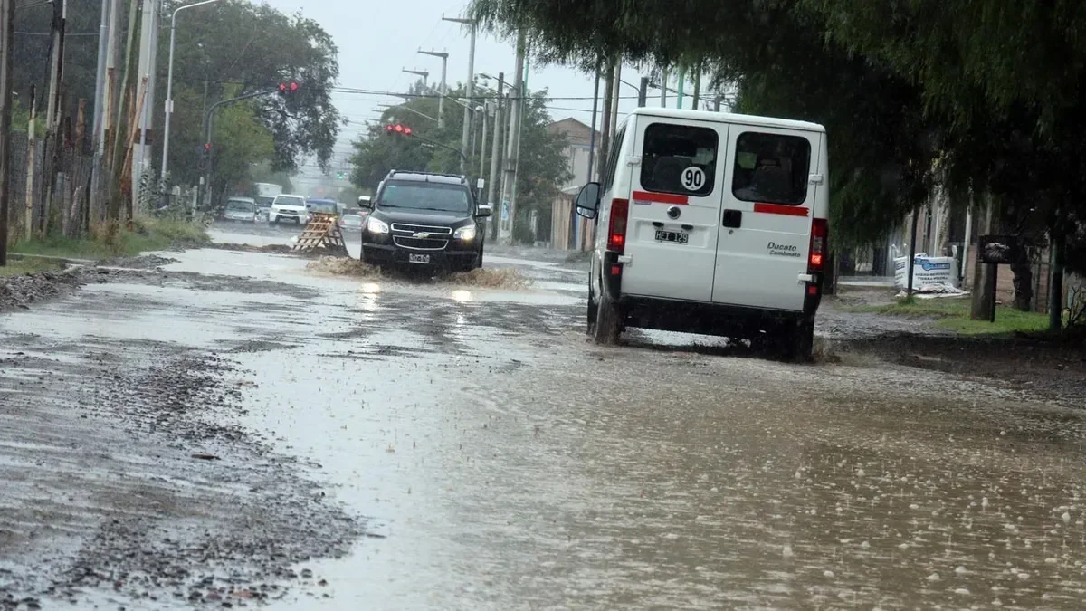 Neuquén bajo alerta por intensas lluvias y nevadas que complican la región