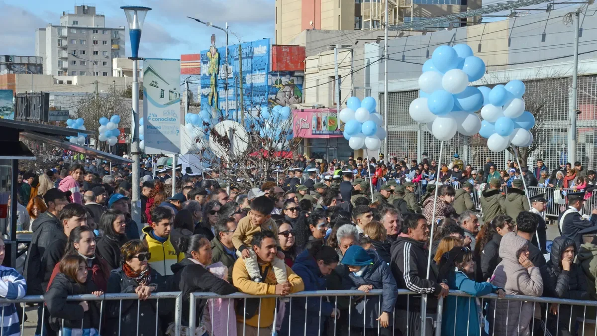 Neuquén conmemora el Día de la Independencia con un emotivo desfile cívico militar