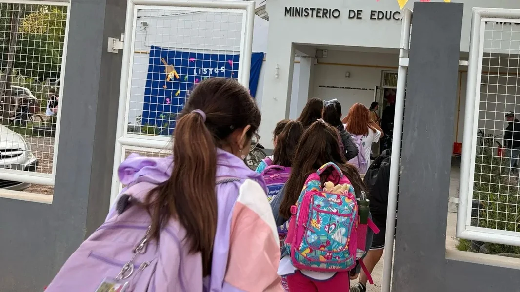 Neuquén implementa guías de convivencia para abordar amenazas en escuelas
