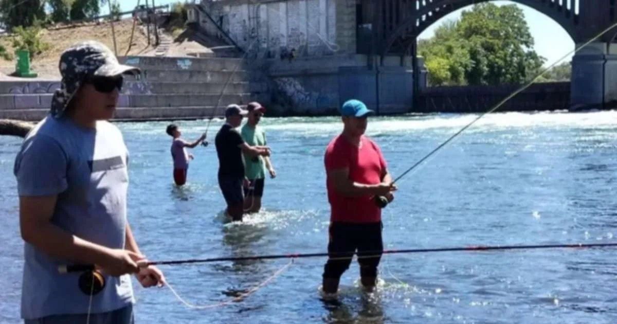 Neuquén inaugura la primera escuela de pesca con mosca del país