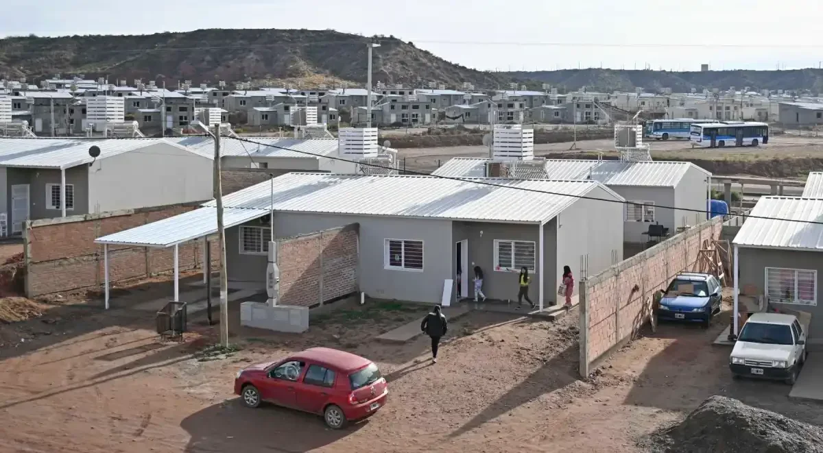 Neuquén inicia obras para más de 100 nuevas viviendas en beneficio de la comunidad