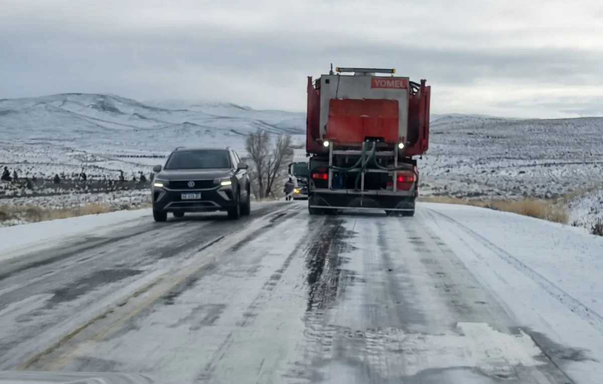 Neuquén limita el transporte de carga y pasajeros por ola polar en rutas nacionales