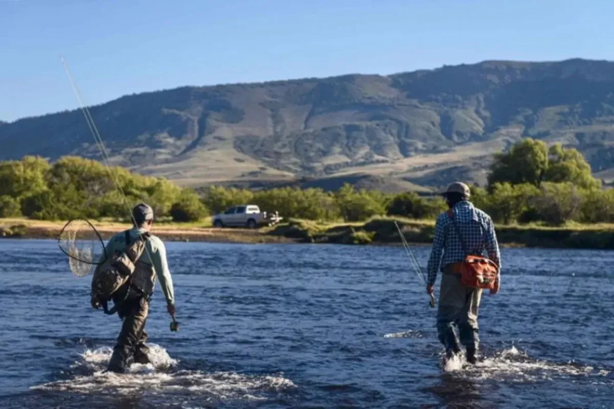 Neuquén regula accesos y zonas de acampe para la próxima temporada de pesca deportiva