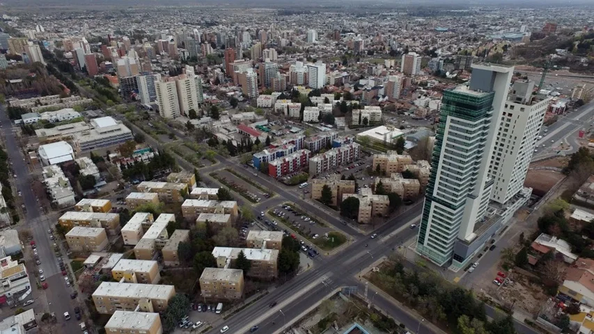 Neuquén se acerca a los 800.000 habitantes: el crecimiento desafía la infraestructura de servicios
