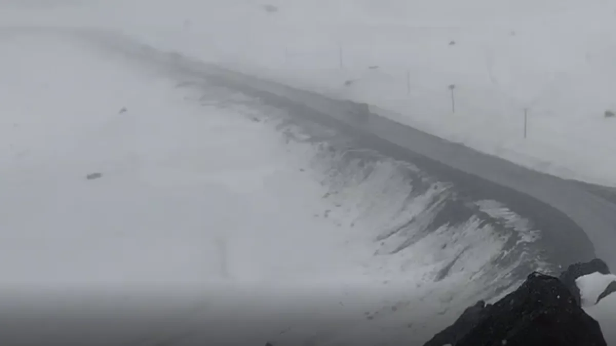 Nevadas en Chile complican el cruce por el Paso Internacional Cristo Redentor