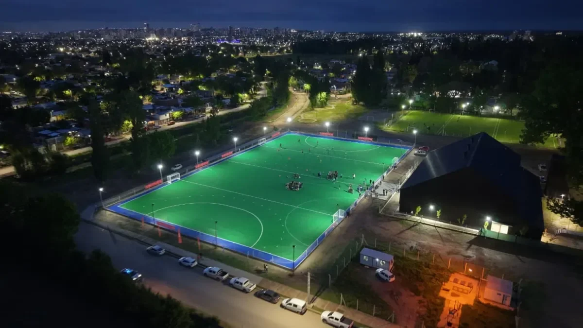 Nuevo sistema de iluminación en Neuquén amplía oportunidades para el deporte infantil