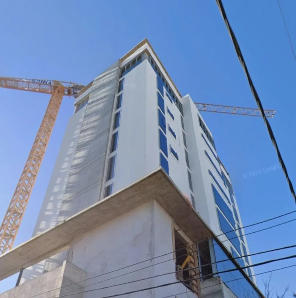 Obrero en terapia intensiva tras caer al vacío en un accidente en Neuquén