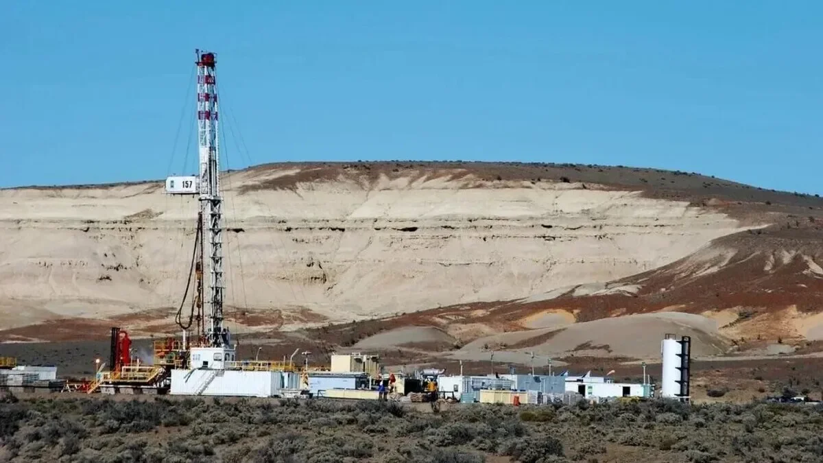 Operario petrolero sufre grave accidente tras explosión de válvula en Neuquén