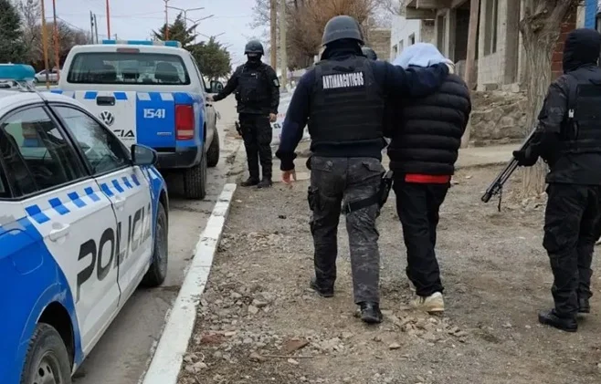 Operativo antidrogas en Zapala: más de 380 dosis de cocaína incautadas y dos detenidos