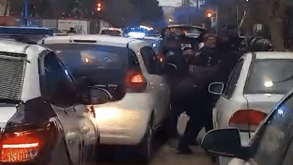 Operativo policial sorprende en el centro de Neuquén con un detenido y su madre involucrada