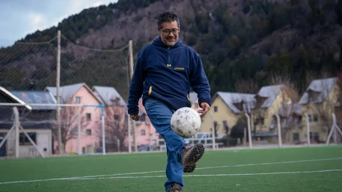Pancho Villa: el dirigente que transforma vidas en el barrio a través del fútbol