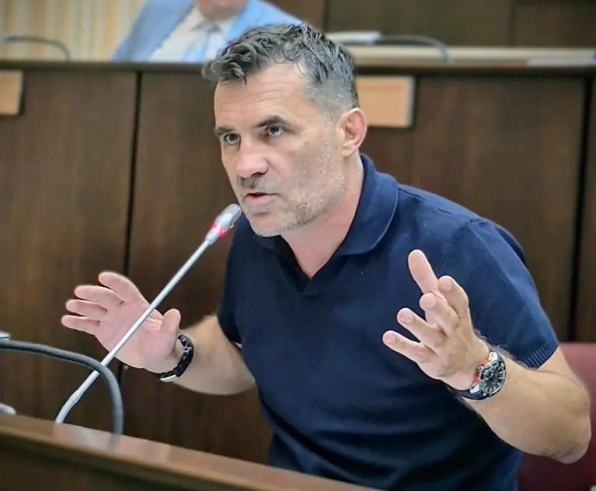 Pérdida de ingresos millonarios en el sector petrolero preocupa a Darío Martínez