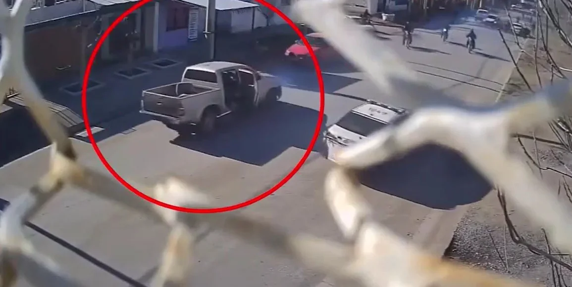 Persecución en reversa en Neuquén culmina en disparos y accidentes vehiculares