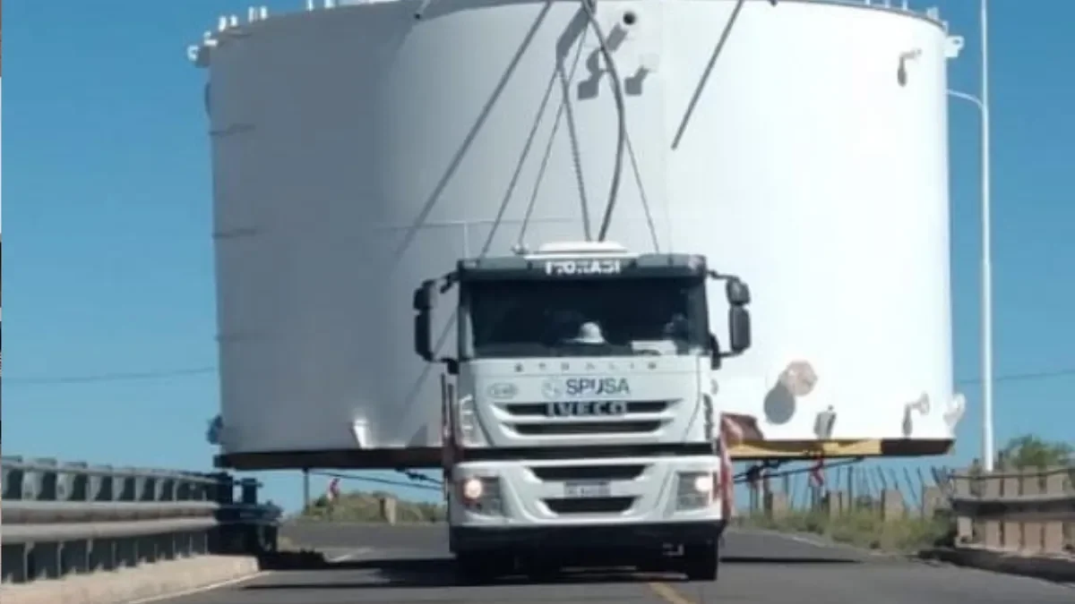 Piden precaución en rutas de Neuquén por el transporte de grandes estructuras