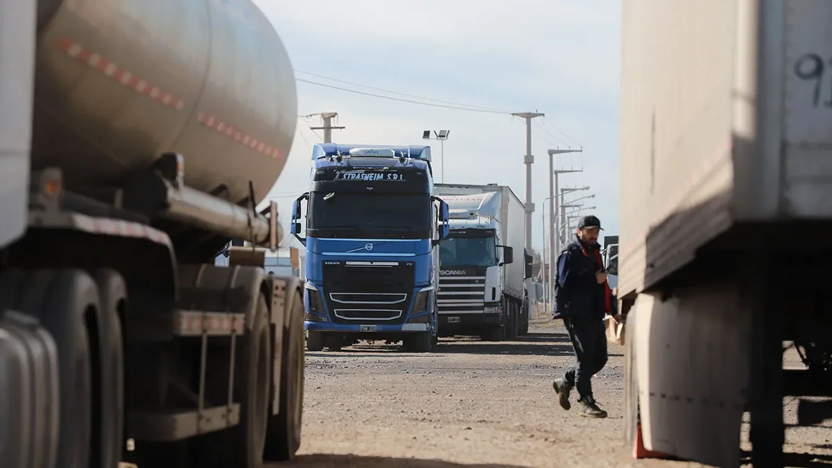 Pino Hachado permanece cerrado: camiones congestionan Autovía Norte y plazas del interior desbordadas