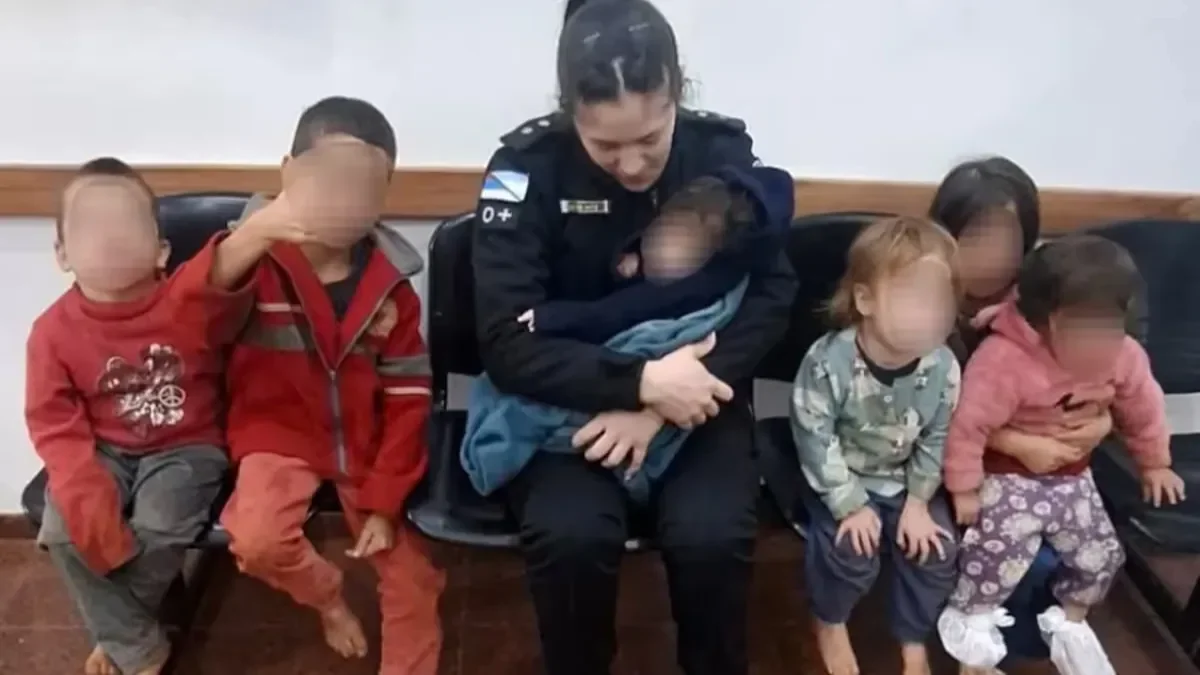 Policía detiene a conductor ebrio con seis hijos y muestra un gesto conmovedor
