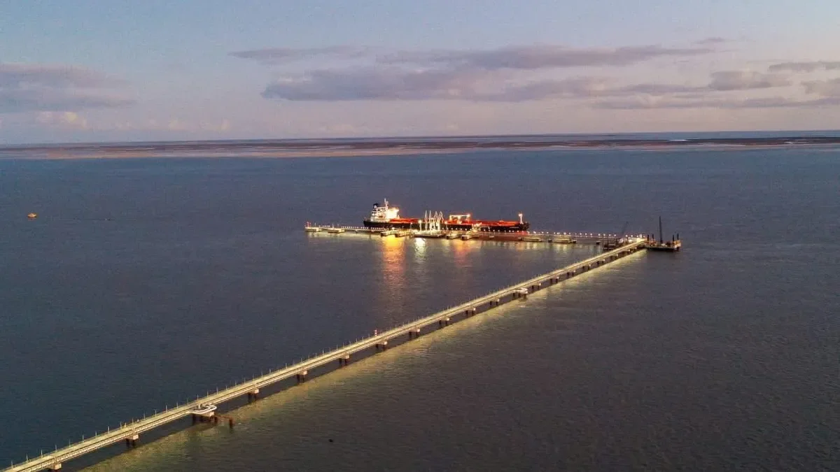 Puerto Rosales impulsa exportaciones: doble carga de crudo desde Vaca Muerta