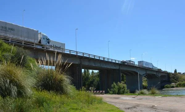 Reclamos por el deterioro del puente sobre el río Colorado en la RN22