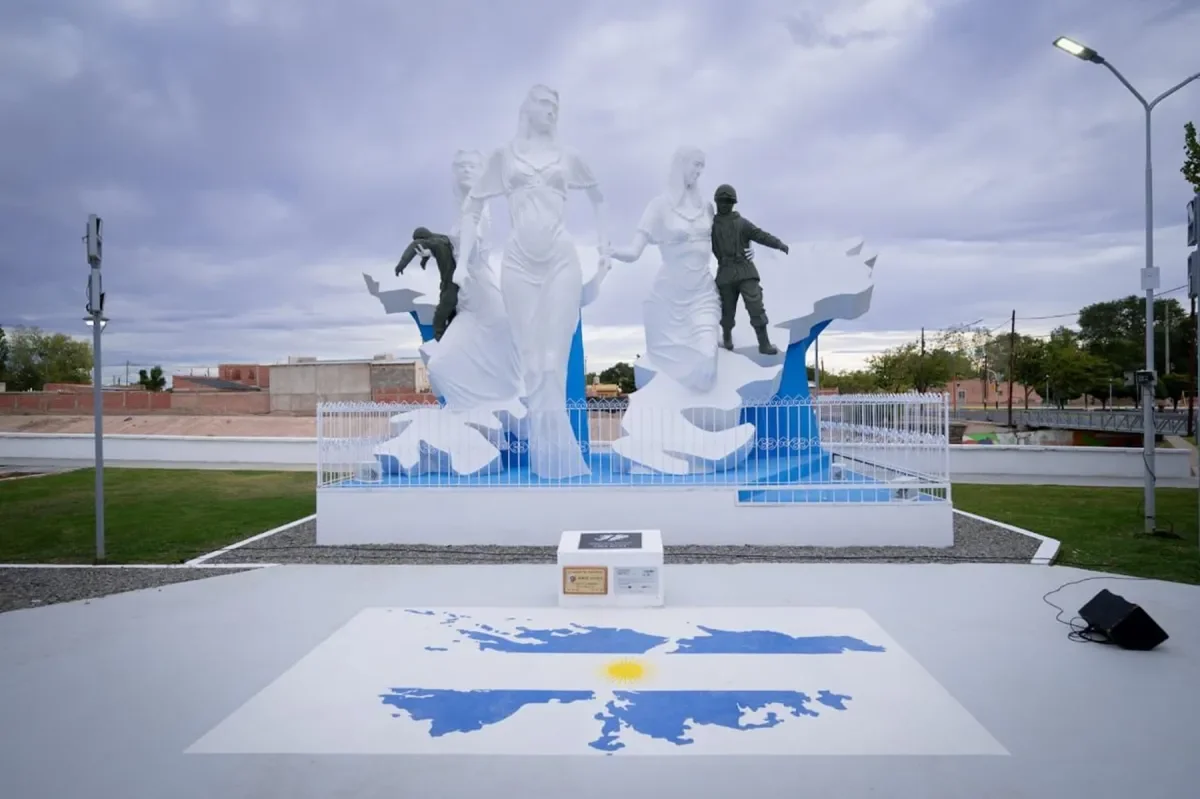 Recorrido en bicicleta por Cutral Có rinde homenaje al intendente José Rioseco
