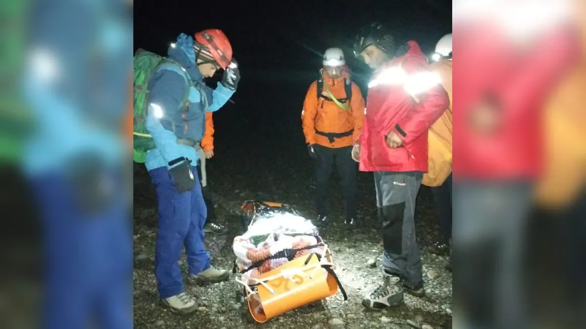 Rescatan a mujer mayor en medio de la nieve tras caminar cinco kilómetros