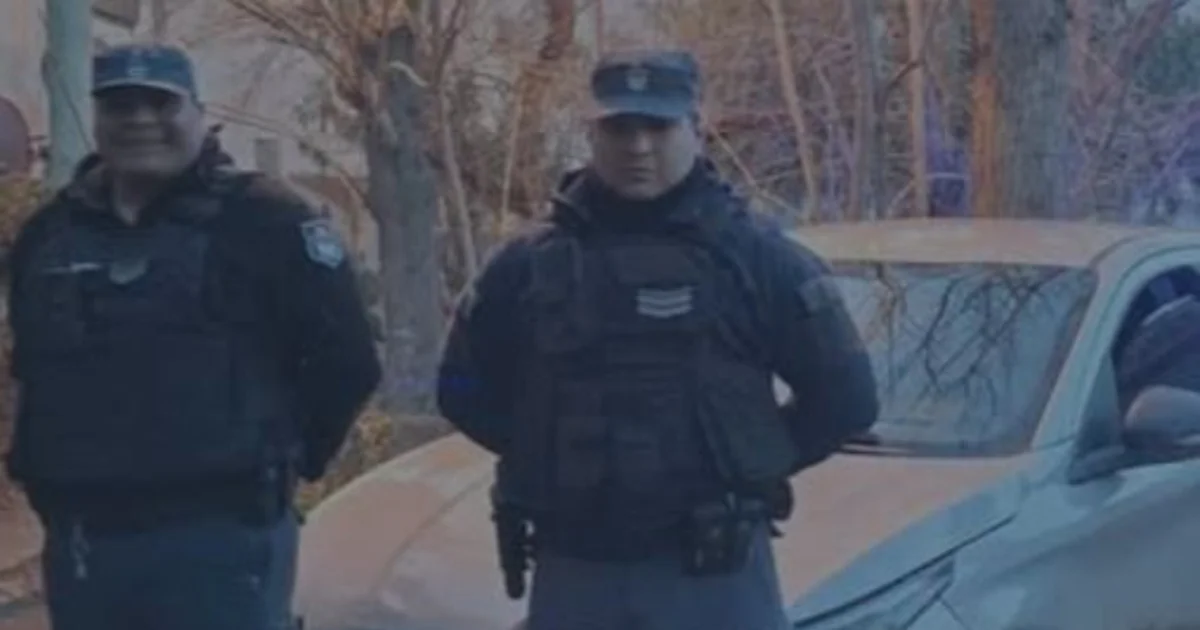 Robo sorprendente en Neuquén: delincuente se escapa con auto tras fingir ser un buen samaritano