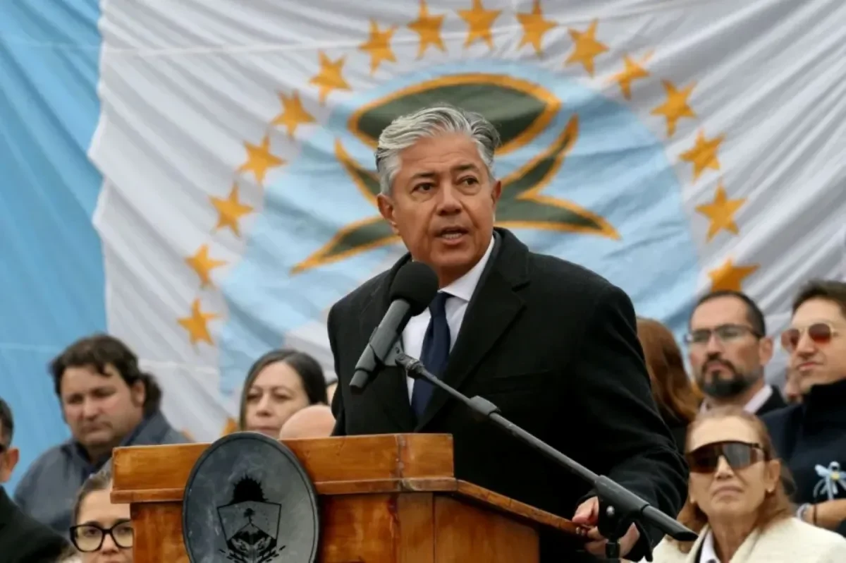 Rolando Figueroa modifica la interpretación del himno en Neuquén tras 71 años de provincialización