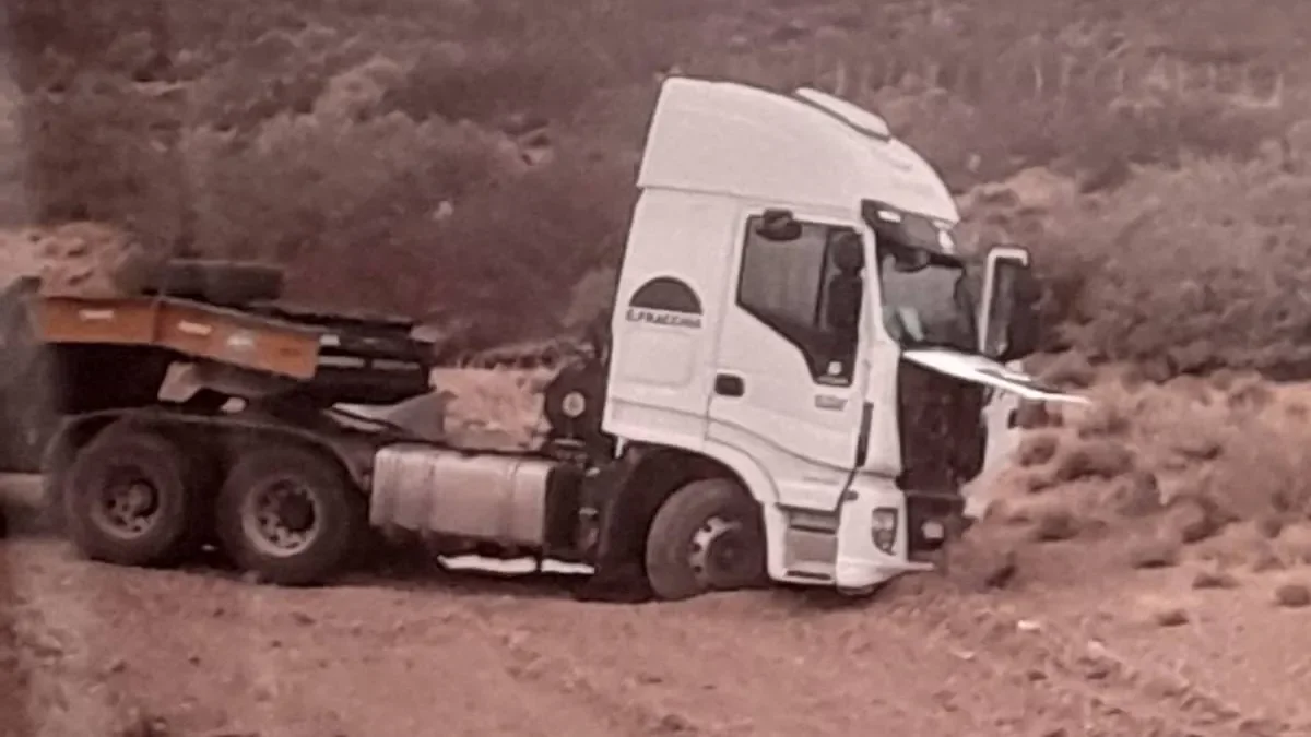 Ruta 22 cerrada tras un accidente mortal entre un auto y un camión