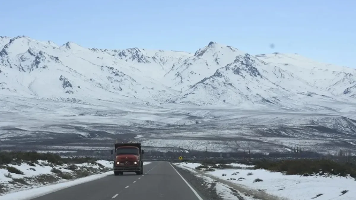 Rutas de Neuquén: complicaciones por nieve y hielo afectan la circulación esta semana