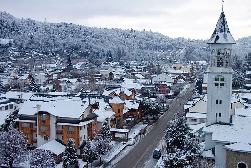 San Martín de los Andes se prepara para un fin de semana largo con nieve garantizada y esquí.