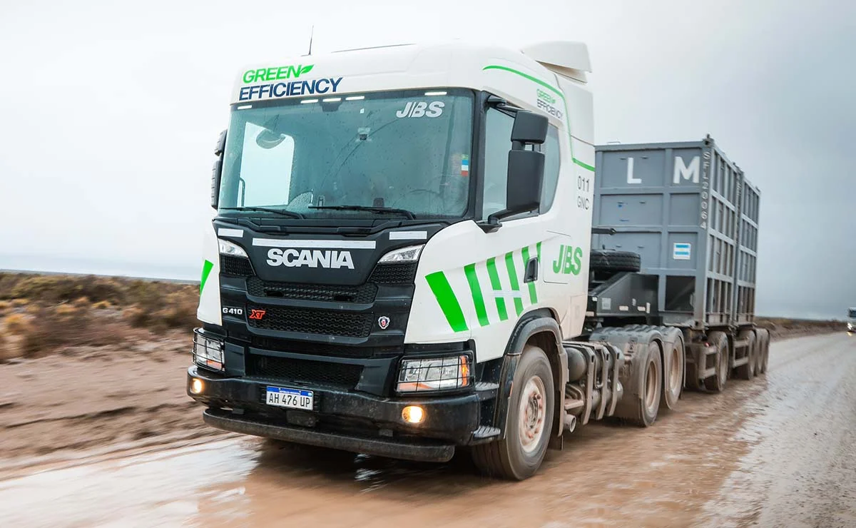 Scania incorpora siete camiones a GNC para optimizar su flota en Vaca Muerta