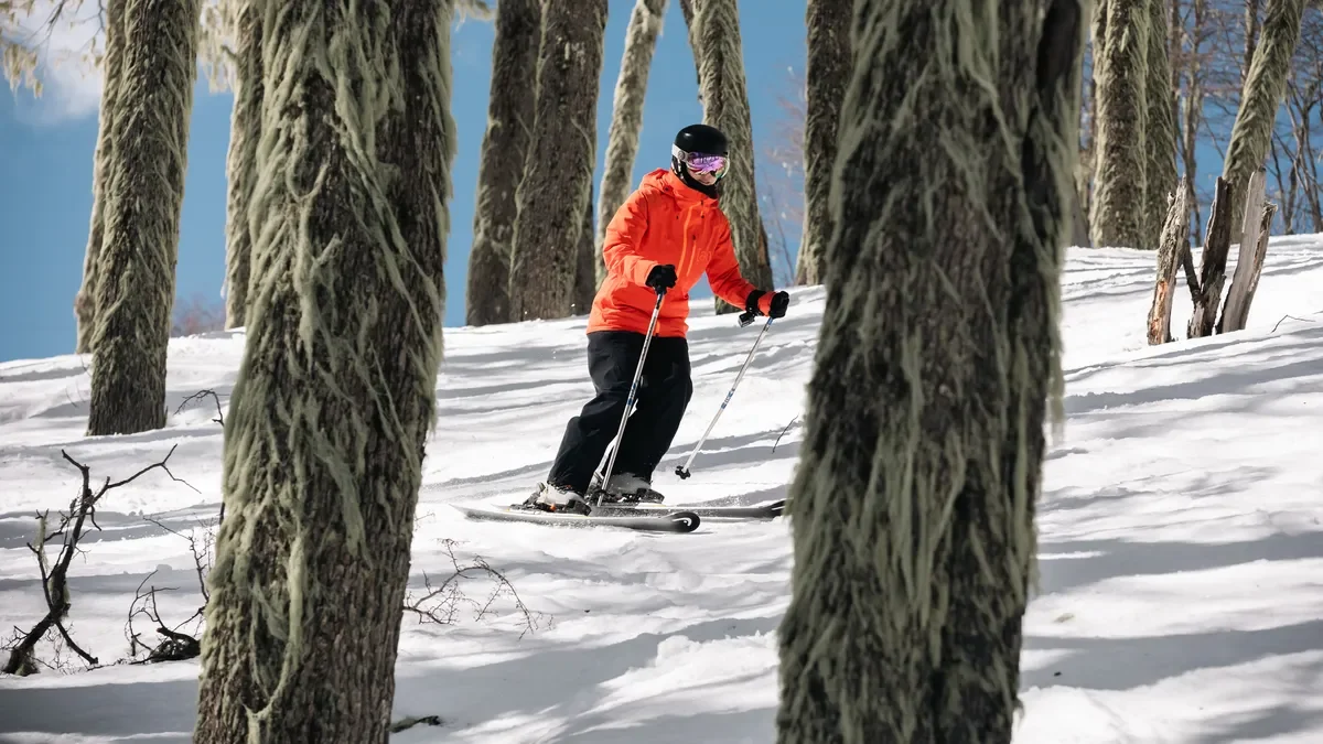 Se habilitan las pistas de esquí en Chapelco con las primeras nevadas de la temporada