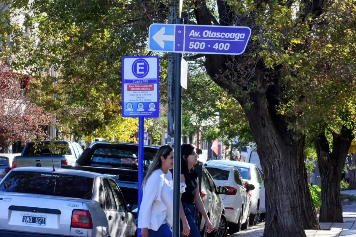 Servicios en Neuquén se reorganizan: estacionamiento y colectivos para el feriado del 25 de mayo